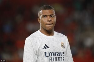 Real Madrid 'hối hận' và 'thất vọng' khi chiêu mộ Mbappe, vụ bê bối tình ái có diễn biến mới - Ảnh 1.