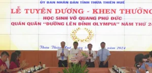 Khen thưởng Quán quân “Đường lên đỉnh Olympia” năm 2024 - Ảnh 1.